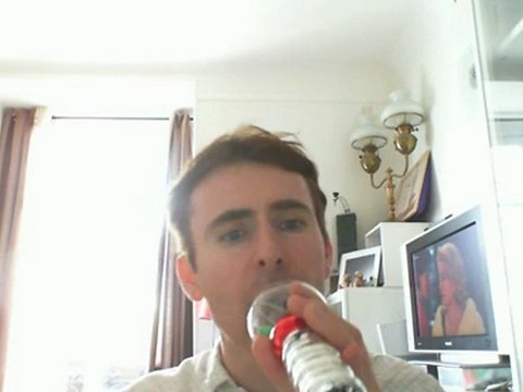 Wiwi égratigne Julie la petite olive des Wriggles