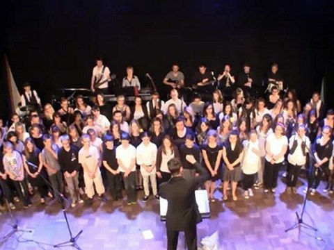 Queen par les jeunes choristes des collèges Jean-Rostand et René-Cassin de Loos-en-Gohelle