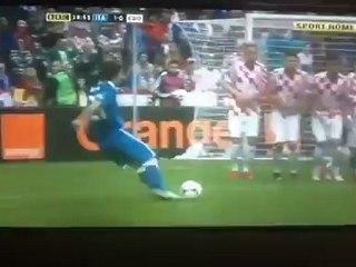 Pirlo'dan İnanılmaz Frikik!