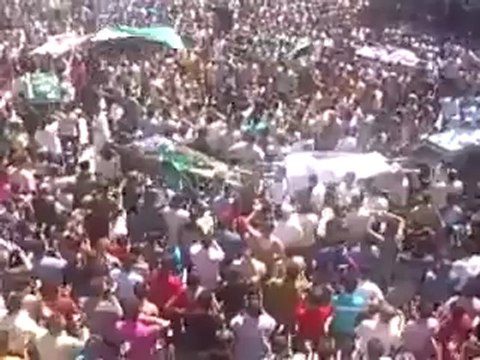 Syria فري برس ادلب معرة النعمان رائد الحامض أغنية مالنا غيرك يا الله خلال تشييع 9 6 2012 Idlib