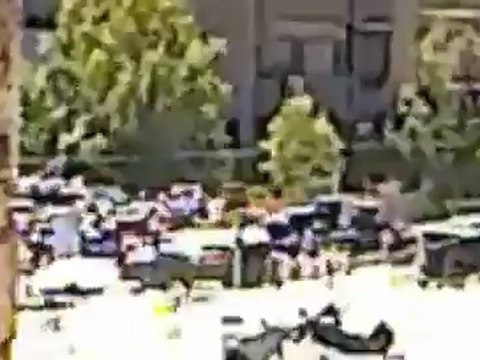 Syria فري برس دمشق برزة عصابات الاسد يسرقون المحلات التجارية 13 6 2012 Damascus