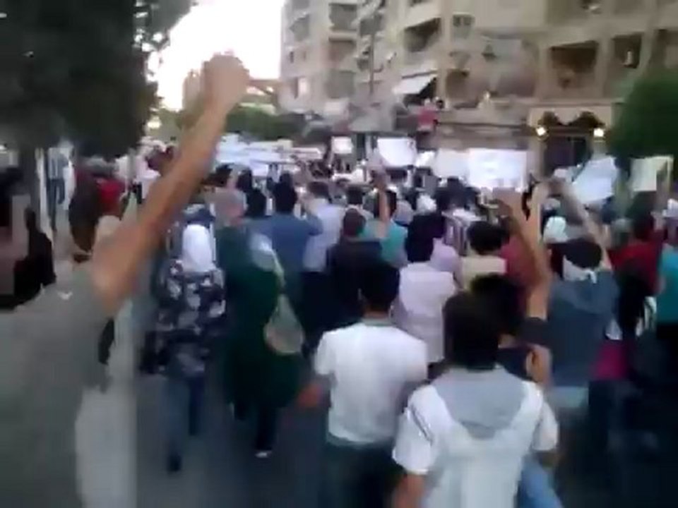 Syria فري برس حلب مظاهرة طلاب جامعة الثورة 13 6 2012 Aleppo
