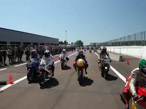 Coupes Moto Légende 2012 - Les 13 champions du monde entrent en piste 1/2