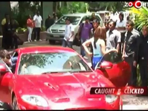 Shahid Kapoor takes a lift from Priyanka Chopra