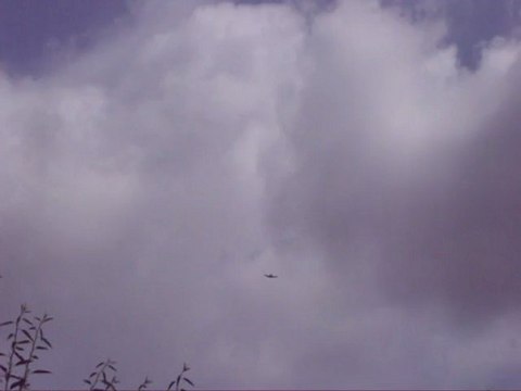 BruléParlesilluminés – Avions 5 – Petit avion pile au-dessus - Mai 2012