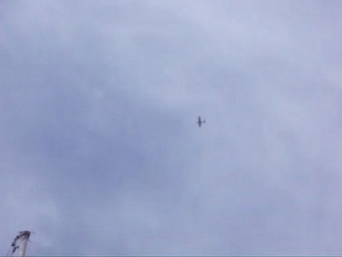 BruléParlesilluminés – Avions 7 – Petit avion pile au-dessus - Mai 2012