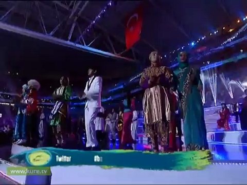 4 FARKLI DİLLERDE İnsanlık el ele Bayram o bayram ola 10.Türkçe Olimpiyatı kapanış