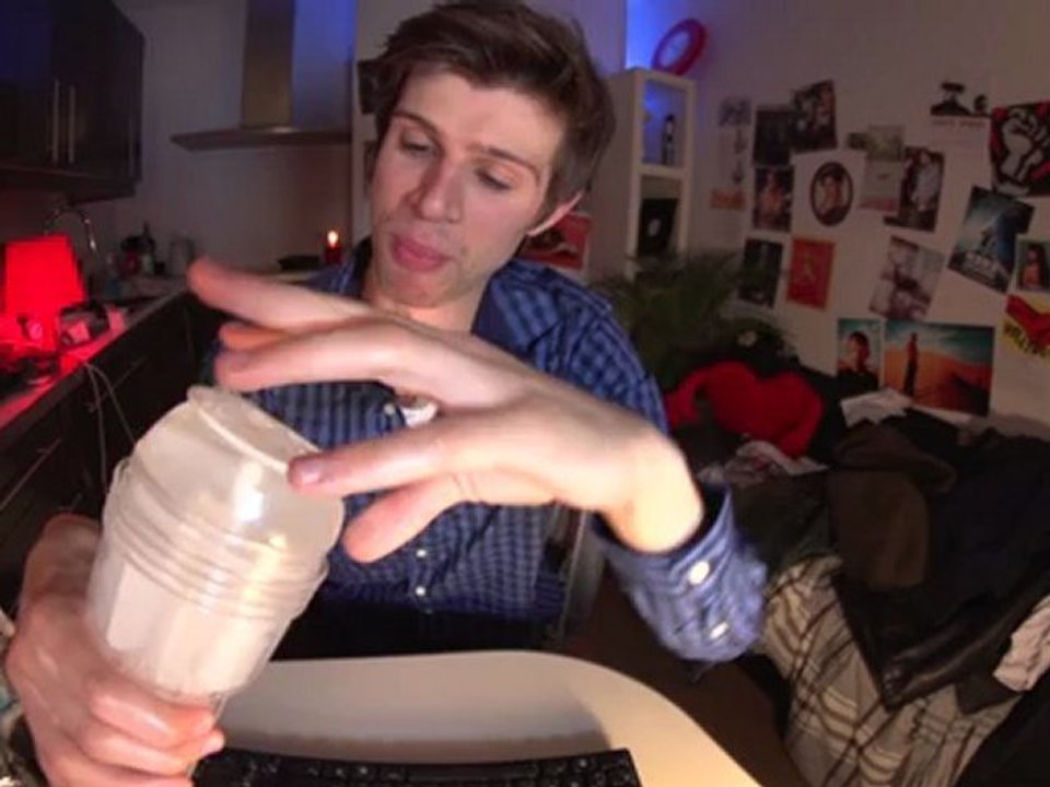 Comment mettre un preservatif feminin ? [par Condozone]