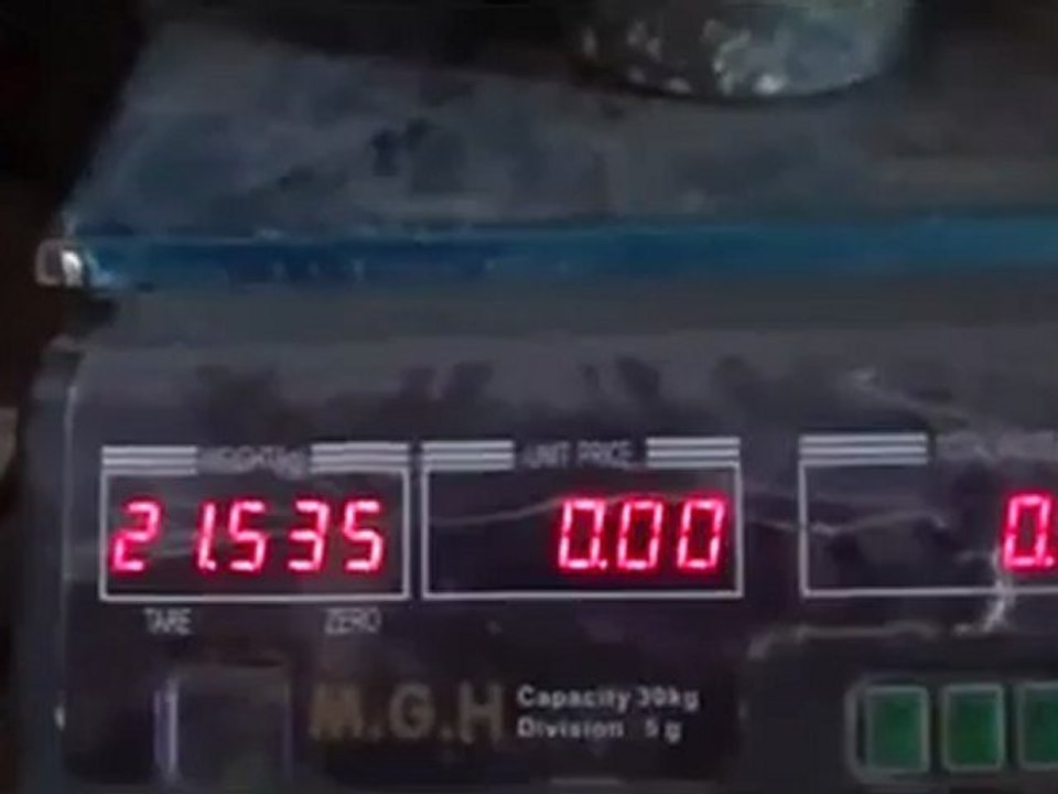 Syria فري برس حمص الرستن وزن قذيفة الدبابات التي تقصف الرستن13 6 2012 Homs