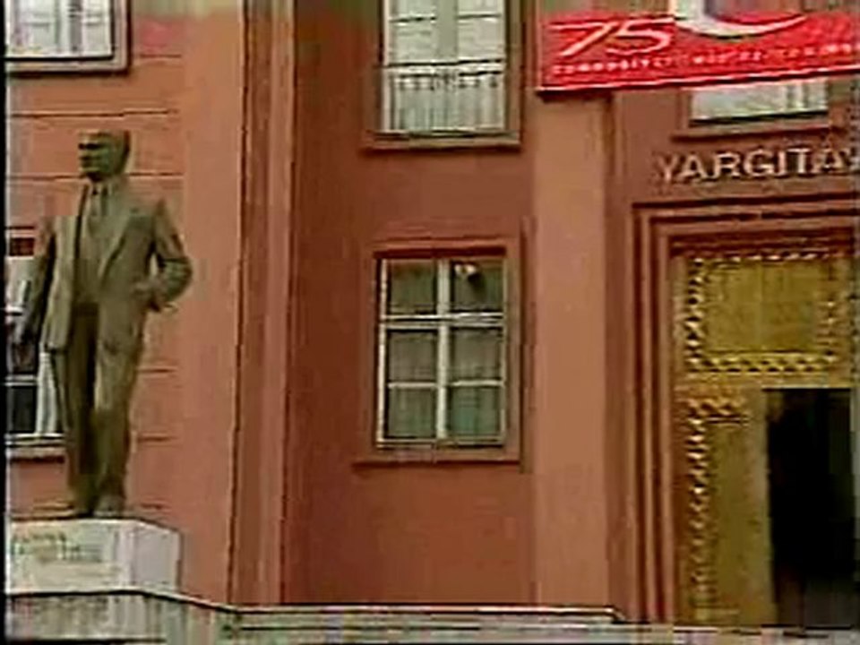 Türk Devrimi'nin Hedefi Demokratik Hukuk Devleti