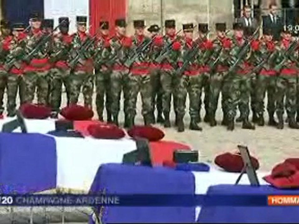 Paris : Cérémonies d'hommage aux quatre soldats morts