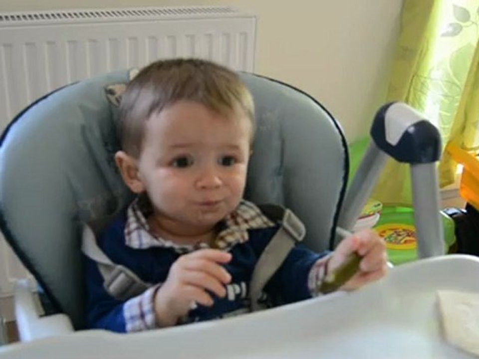 Mon petit coeur a la découverte du cornichon lol