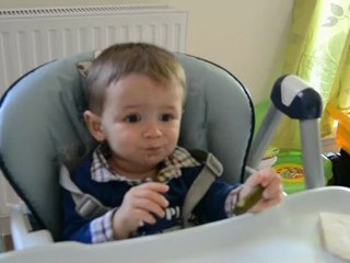 Mon petit coeur a la découverte du cornichon lol