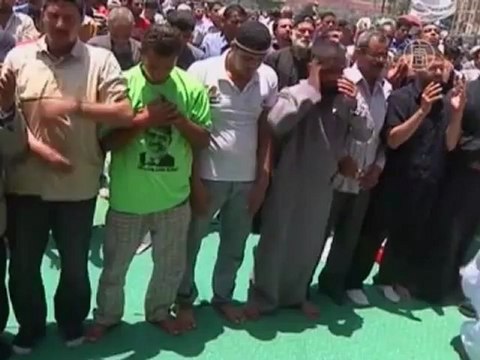 Парламент Египта окружили силы безопасности