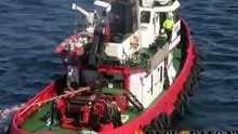 MS ALBATROS Schlepper unterstützt beim Ablegen