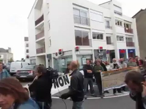 Les anti aéroport NDDL devant Jean-Marc Ayrault