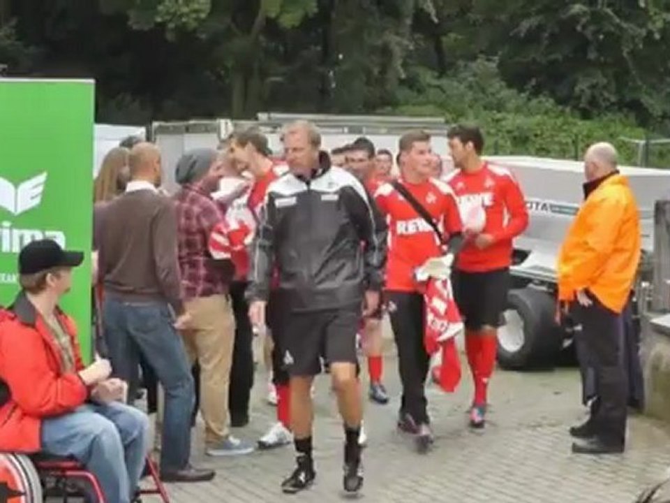 Trainingsauftakt beim Absteiger Köln