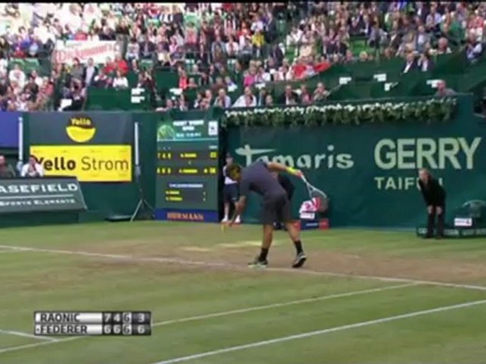 Federer a fatica su Raonic - Halle, quarti