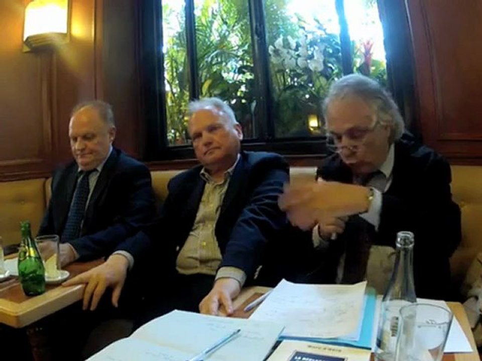 François ASSELINEAU vs Marc D'HERE: "Faut-il sortir de la Dictature Européenne.?..."