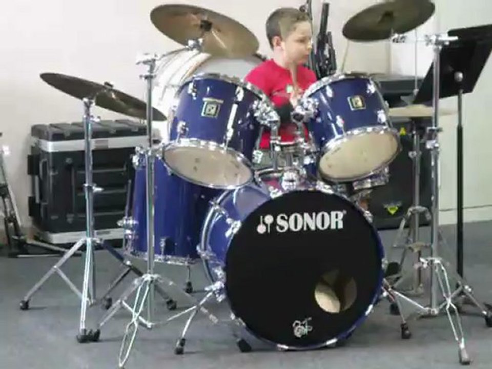 acdc back in black batterie enfant de 7 ans