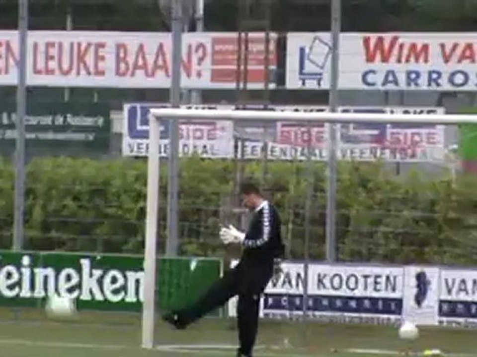 Dovo C-6 tegen Dovo Veteranen 35+ De warming up!!!