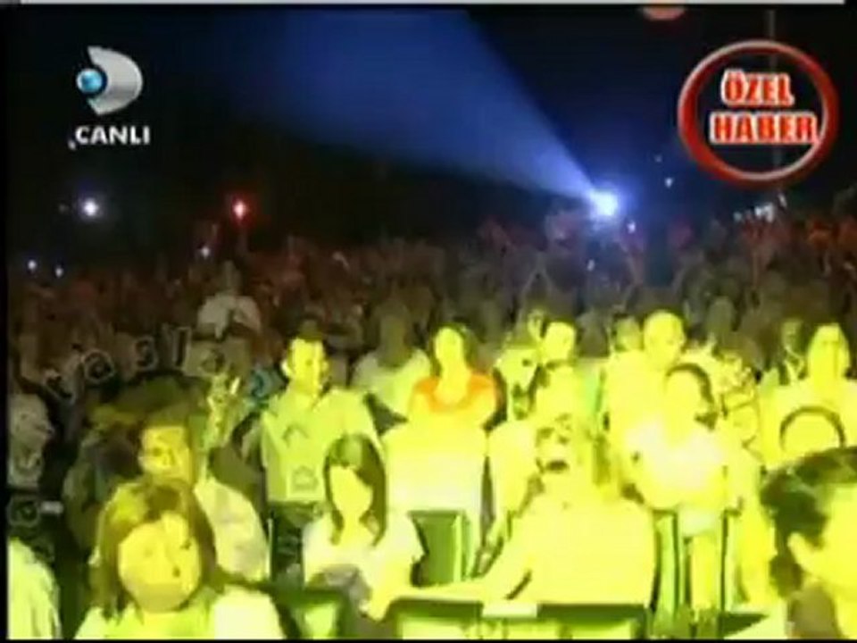 Hande Yener 20 bin kişiyi coşturdu!