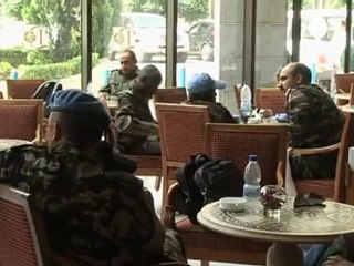 Gözlemciler Suriye'deki faaliyetlerini durdurdu