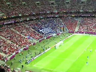 Μεγάλη ελληνική σημαία στην κερκίδα