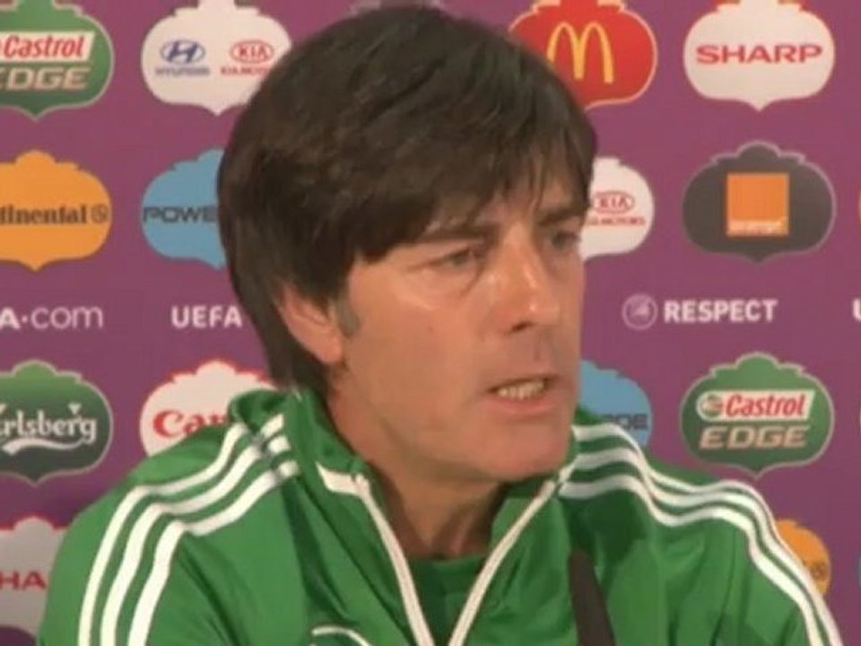 DFB-Elf samt Tormaschine Gomez nach Lwiw