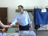 Samaras votes in Greek elections