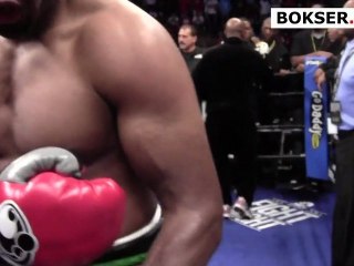 Eddie Chambers pokazuje kontuzjowaną rękę