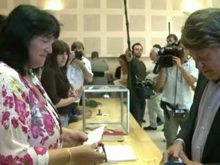 Second tour des législatives: vote de Bayrou, Collard, Carlotti