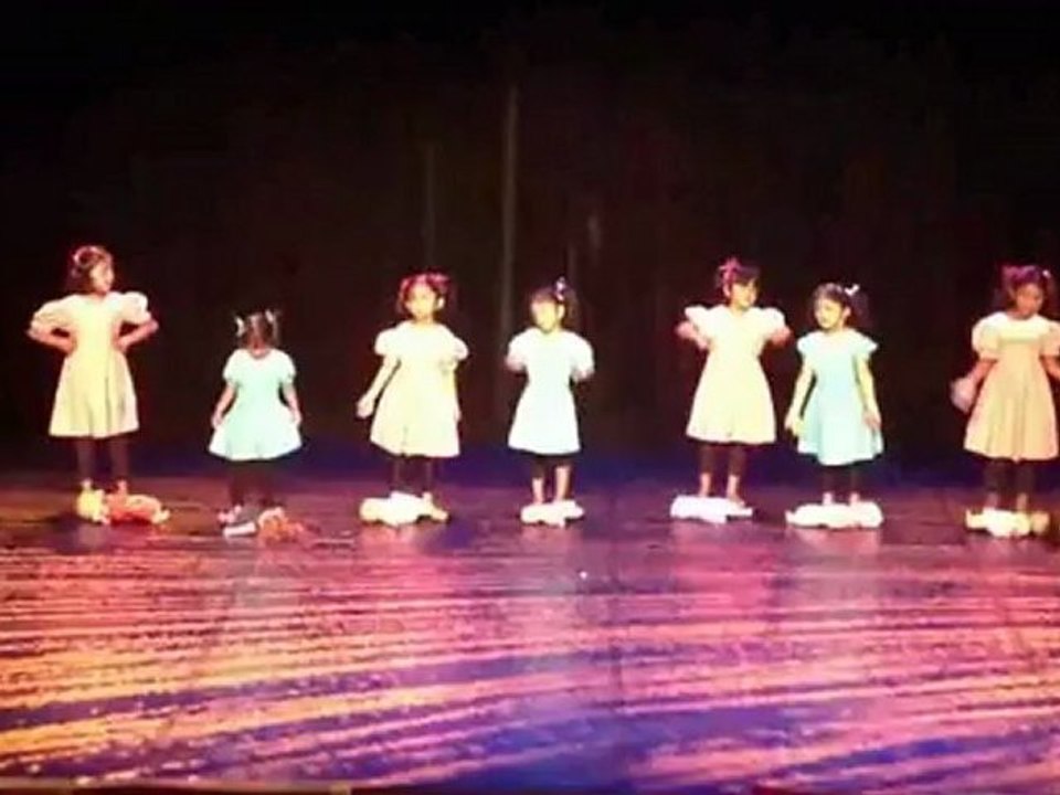 [juin 2012] බෝනික්කා තරහවෙලා - bōnikkā tarahavelā (la poupée est en colère)