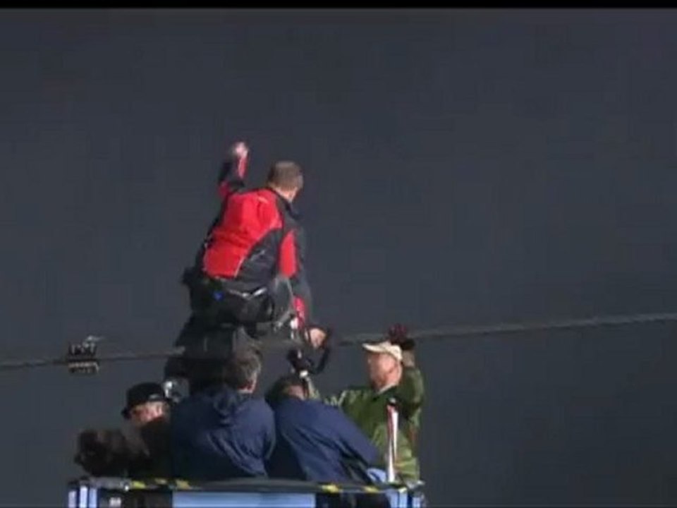 euronewsru - По канату над Ниагарским водопадом [H.264 360p]