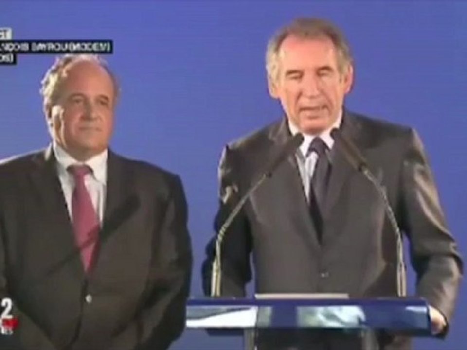 François Bayrou souhaite "prendre le recul qui s'impose"