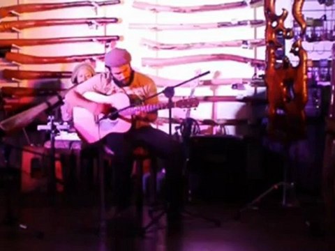 El and Sanshi performing live @ Didgeridoo Breath