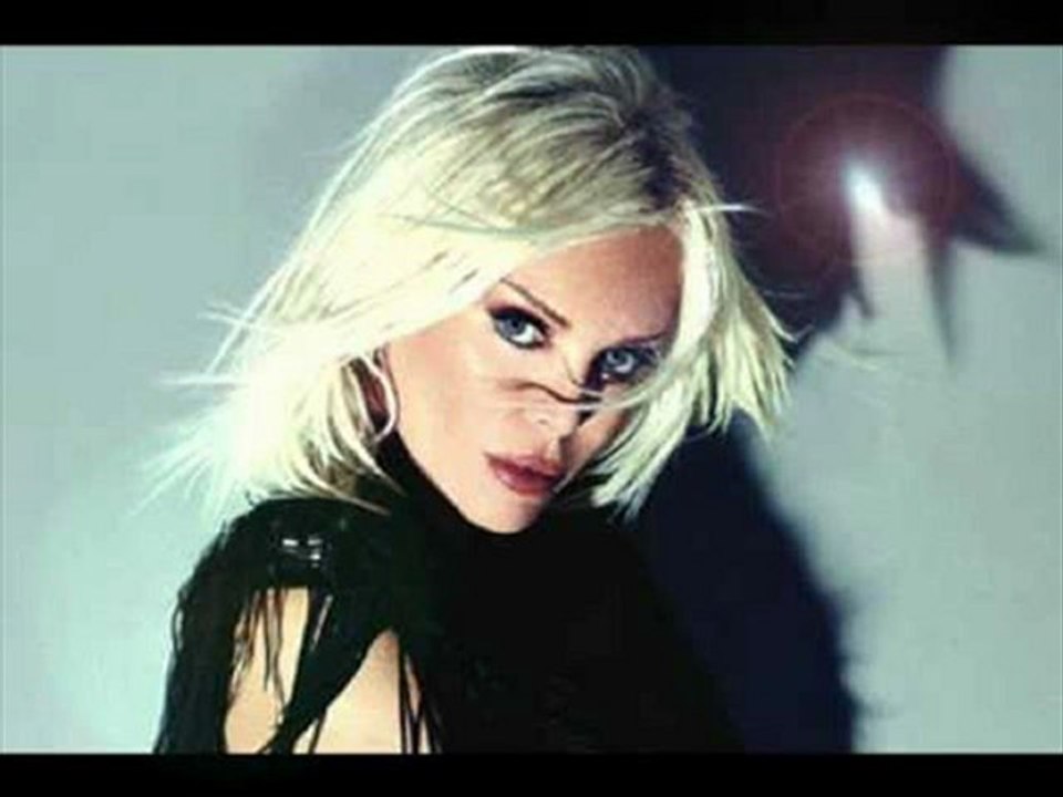 Ozan Çolakoğlu feat. Ajda Pekkan - Ben Yanmışım 2012