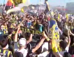 Metris'te Sarı-Lacivert Karnaval