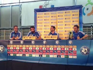 Ο Μάκος λέει στον Μανιάτη πως θα τον παντρέψει στο Κίεβο