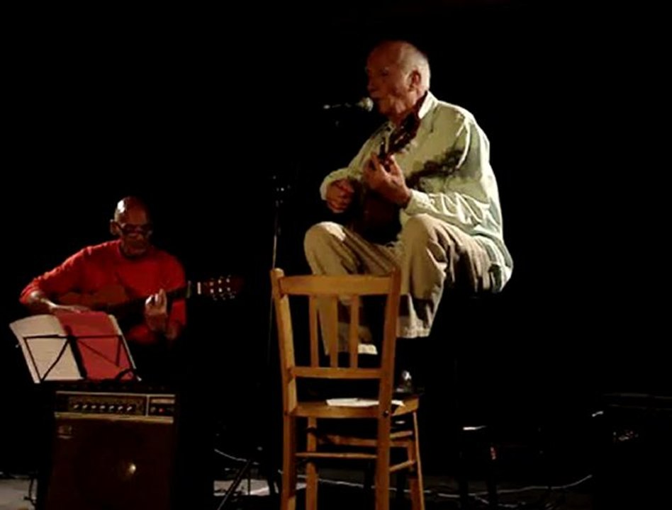 montand à bicyclette en concert
