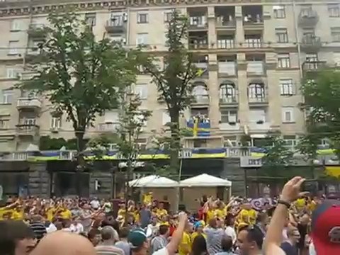 Des supporters anglais et suédois réinterprètent Wonderwall d'Oasis