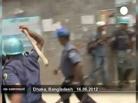 Scuffles as Bangladeshi factory workers strike - no comment