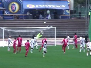 Un coup-franc à la trajectoire vraiment folle !