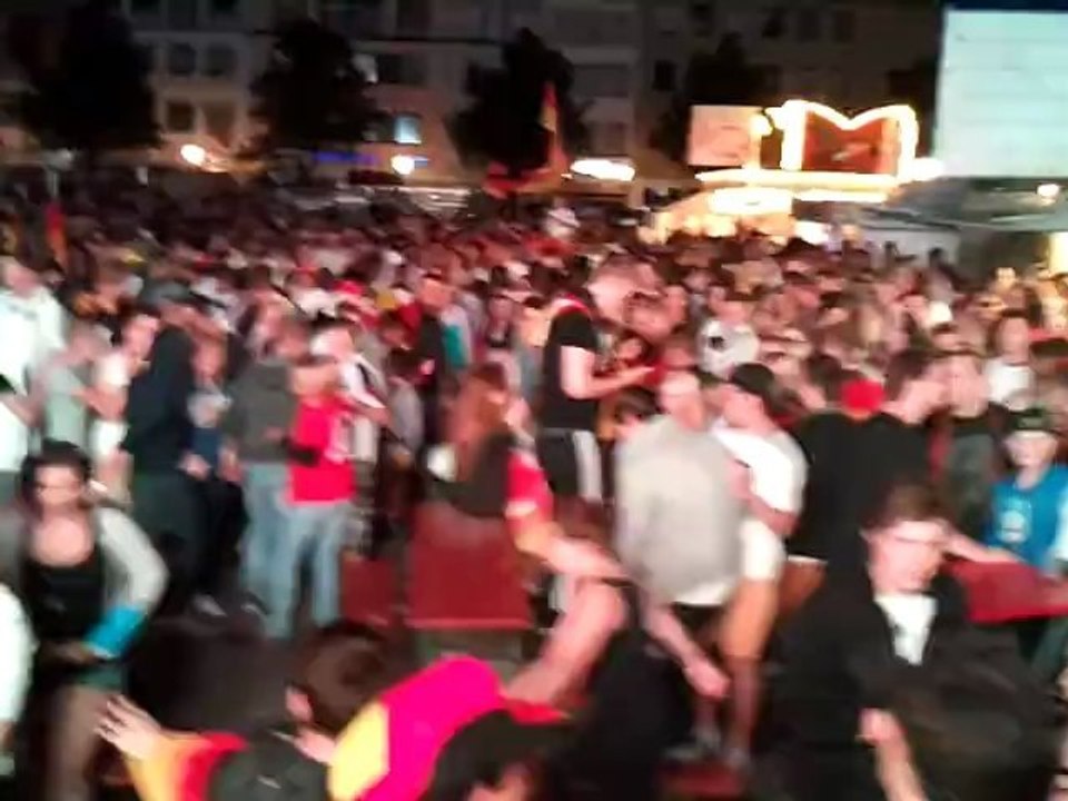 EM -Public Viewing - Deutschland - Dänemark - 22:36 Uhr - nach dem Sieg