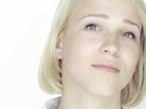 Comment rendre une jolie fille hideuse en 2 secondes?