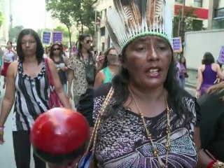 Des femmes manifestent à Rio pour défendre leurs droits