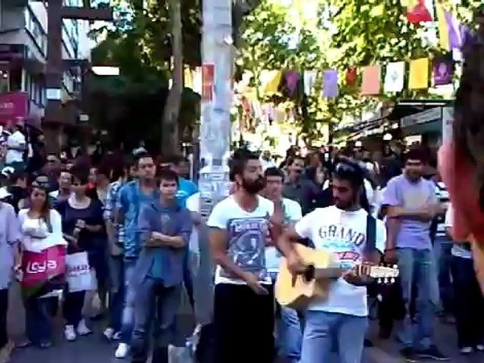 Koray AVCI & Oğuz Arslan kızılay-karanfil sokak 18-06-12 part 2