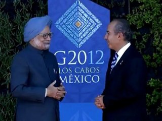 G20 leaders meet in Mexico in shadow of crisis.