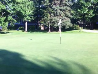 ashem au 10e trou du Lorette 56 degrés SW en main