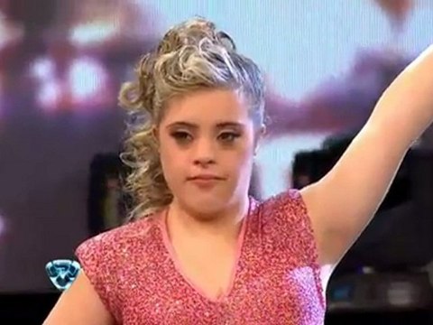 Ayelén Barreiro debutó en Bailando 2012